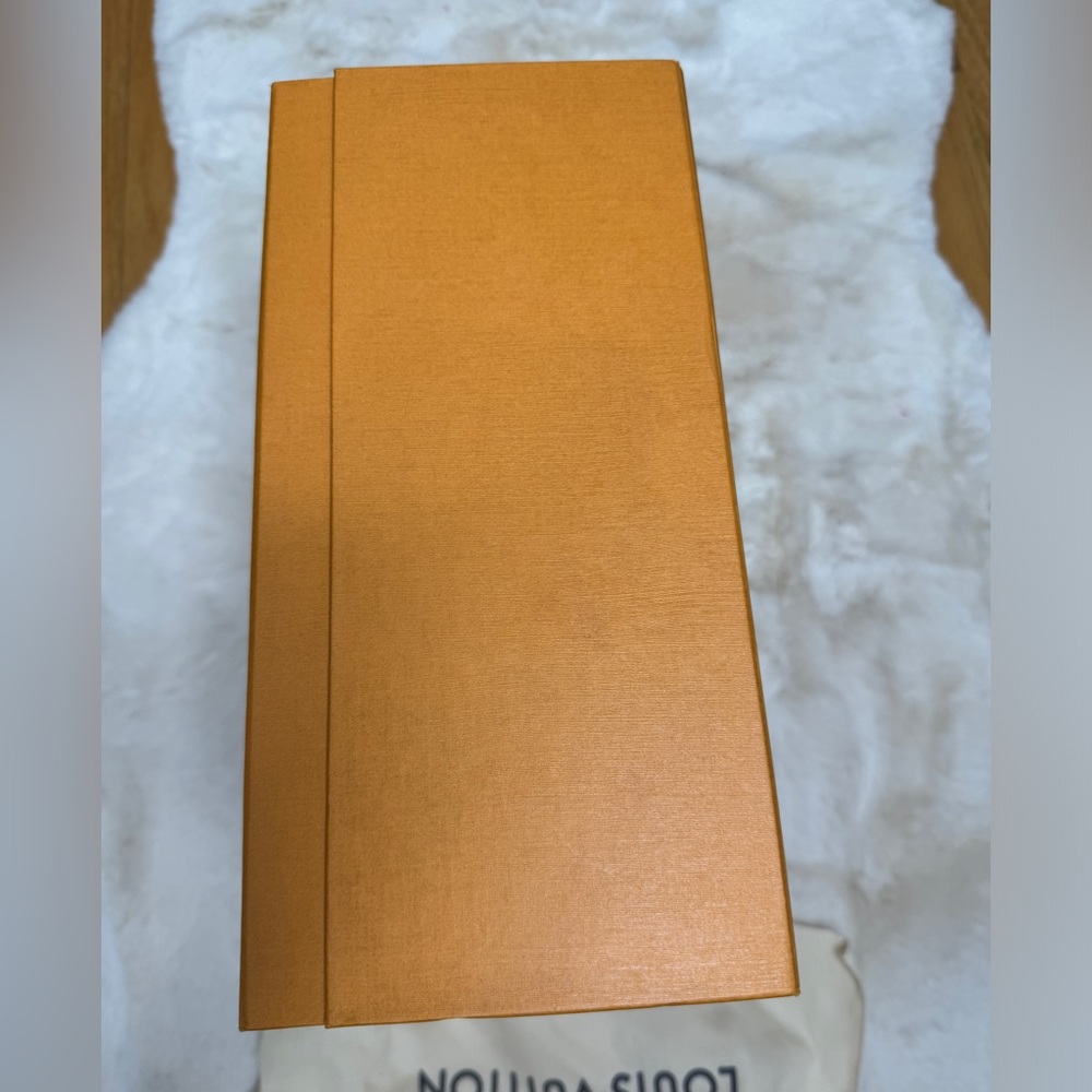 Authentic Louis Vuitton Box Medium - image 5